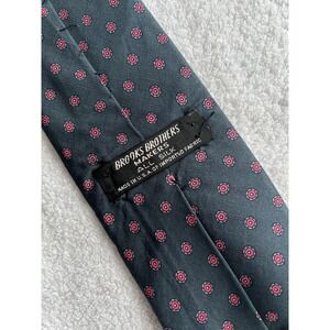 Brooks Brothers	Vintage Navy Pink Medallion Motif Geometric	Silk Tie Necktie USA
